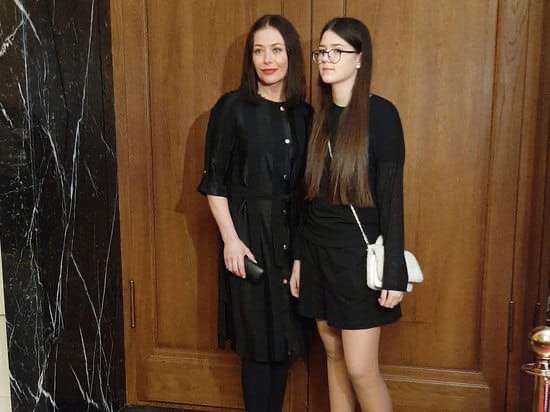 Актриса показала 14-летнюю дочь Александру от писателя Эдуарда Лимонова