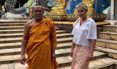 Дана Борисова получила выговор за неподобающее поведение с монахом