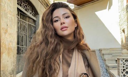 Дочь Заворотнюк призвала молиться за нее