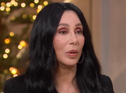 76-летняя Шер намекнула на помолвку с молодым возлюбленным