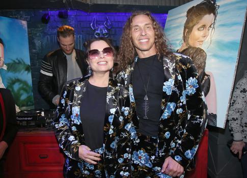 Королева объяснила, почему ее муж отказался от стриптиза