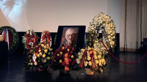 Прошла церемония прощания с Виктором Мережко