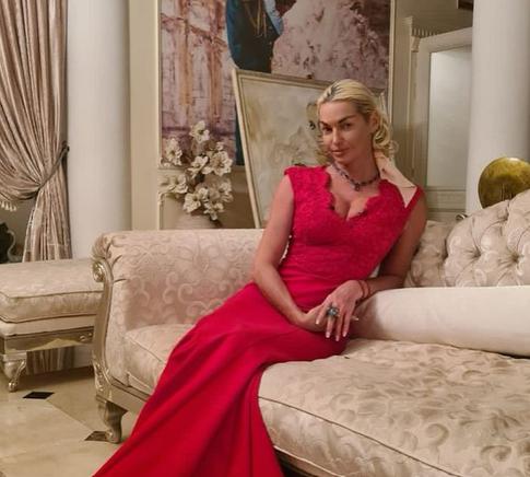 «Недолюбленные тети»: Волочкова ответила на критику Голубкиной