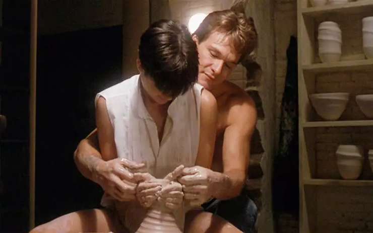 Мас және кеуделі фото