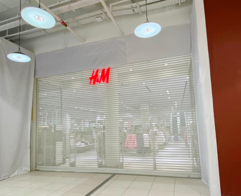 Магазины H&M Group приостановили работу в России