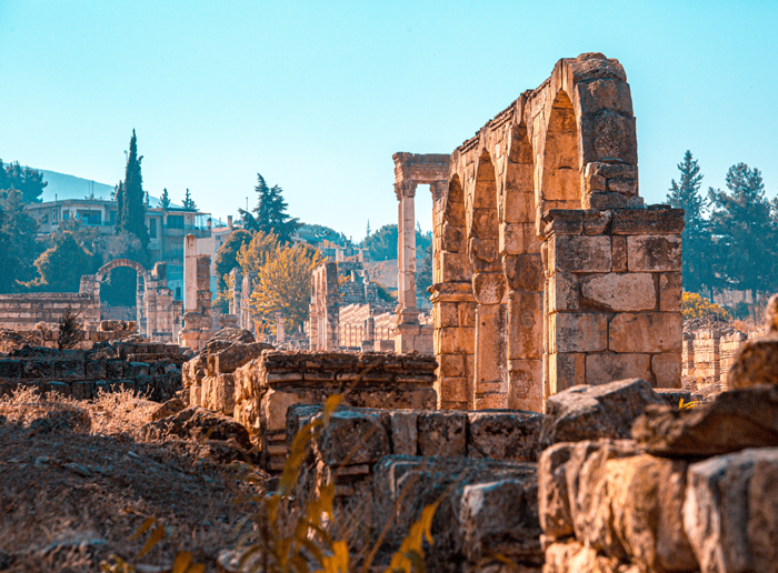 Руины города-дворца Анджара являются объектом Всемирного наследия ЮНЕСКО