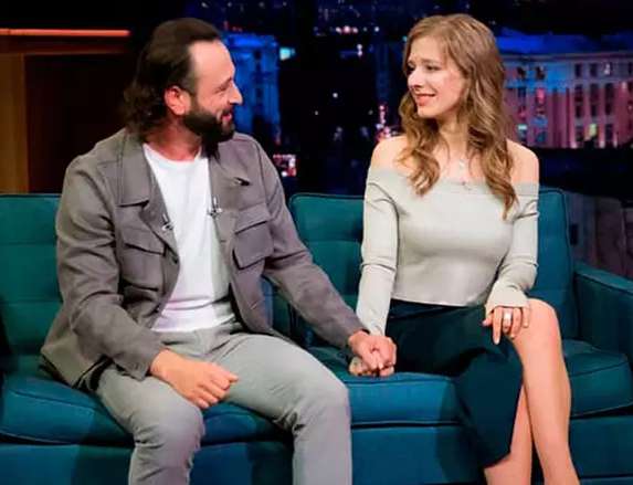 Илья Авербух и Лиза Арзамасова впервые вышли вместе в свет Илья Авербух и Лиза Арзамасова впервые вышли вместе в свет