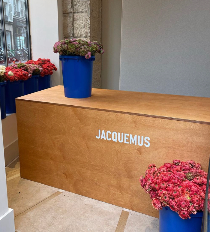 В 2021 году у Жакмюса появился собственный цветочный магазин