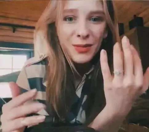 О помолвке Арзамасова сообщила 6 декабря О помолвке Арзамасова сообщила 6 декабря