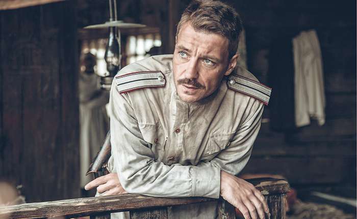 «Я с удовольствием играю современный материал, но всегда привлекательнее, когда тебя уносит в другое время»