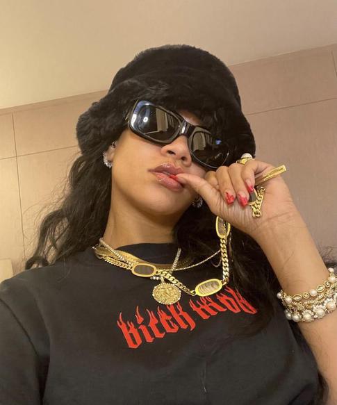 4 эффектных «беременных» образа Рианны: что можно «украсть» в свой гардероб