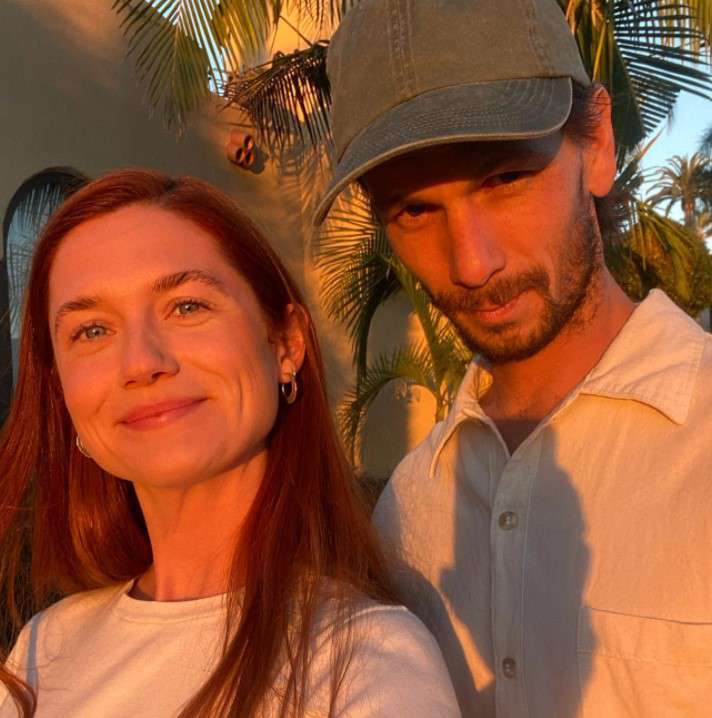 Бонни Райт со своим супругом Эндрю