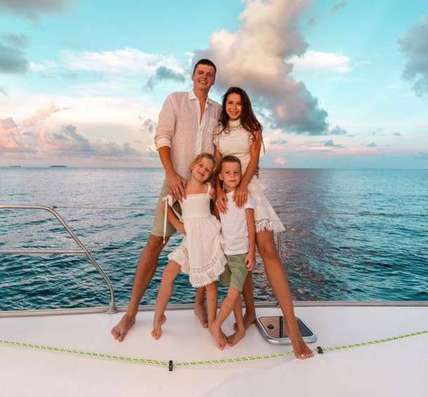 Лерчек с с мужем и детьми