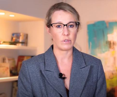 Собчак вернется в Россию в апреле