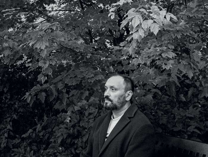 "У обеих – жены и мамы – большие карие глаза. Супруга на четверть гречанка, а мама – на четверть цыганка. Так что у них крутой замес кровей" У обеих – жены и мамы – большие карие глаза. Супруга на четверть гречанка, а мама – на четверть цыганка. Так что у них крутой замес кровей