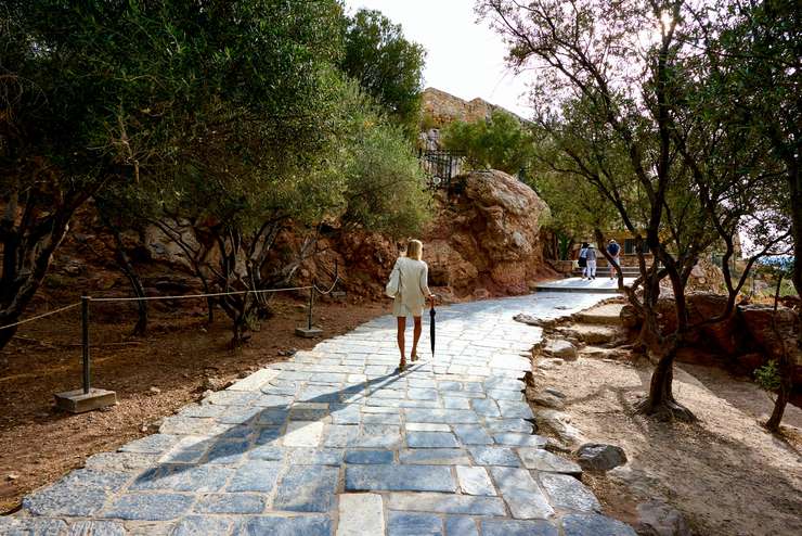 в Афинах не везде можно найти комфортные дороги для долгих прогулок