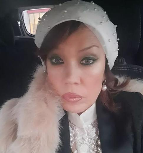 Азиза собирается переехать в Китай