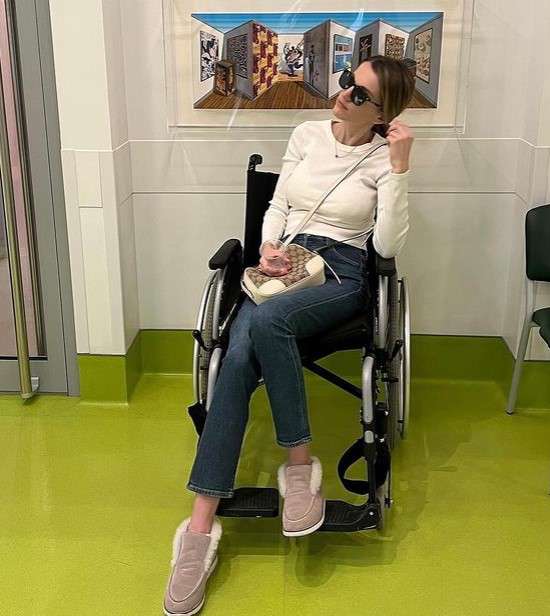 Знаменитость неудачно оступилась Знаменитость неудачно оступилась