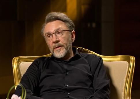 Шнуров — о покинувших Россию звездах: «Позиция кажется ущербной»