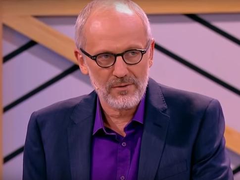 Александр Гордон обвенчался с 20-летней студенткой