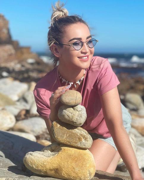 Ольга Бузова поделилась лайфхаком для путешественников: «У меня есть сумка-нычка»