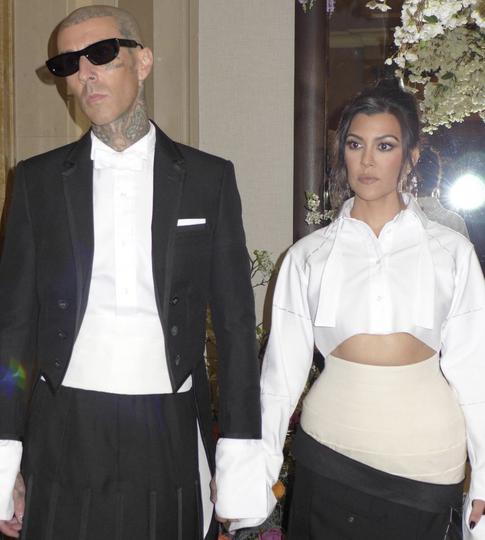 Кортни Кардашьян официально вышла замуж