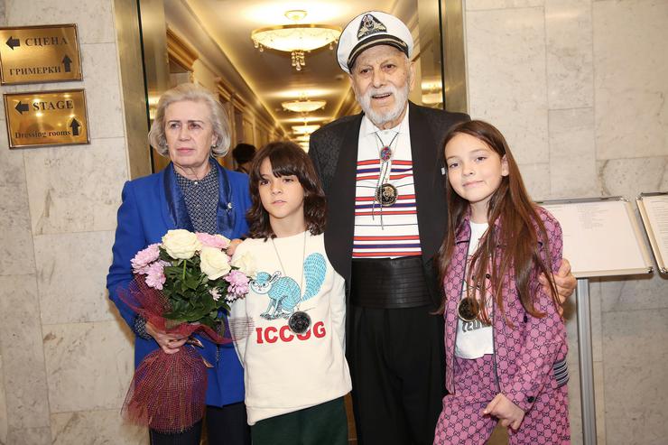 Бедрос Киркоров с женой и внуками: Аллой-Викторией и Мартином