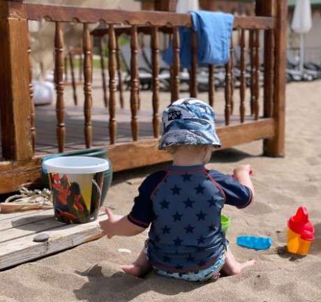 Звезда запечатлела младшего сына