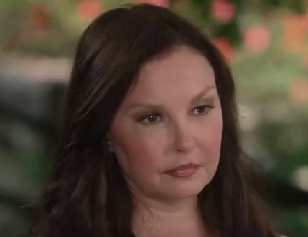 Мама Эшли Джадд совершила самоубийство