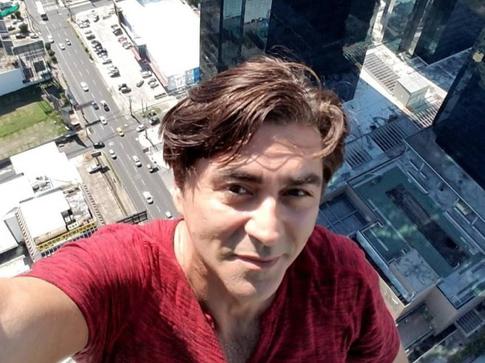 Пасынок Армена Джигарханяна вернулся из США в Россию