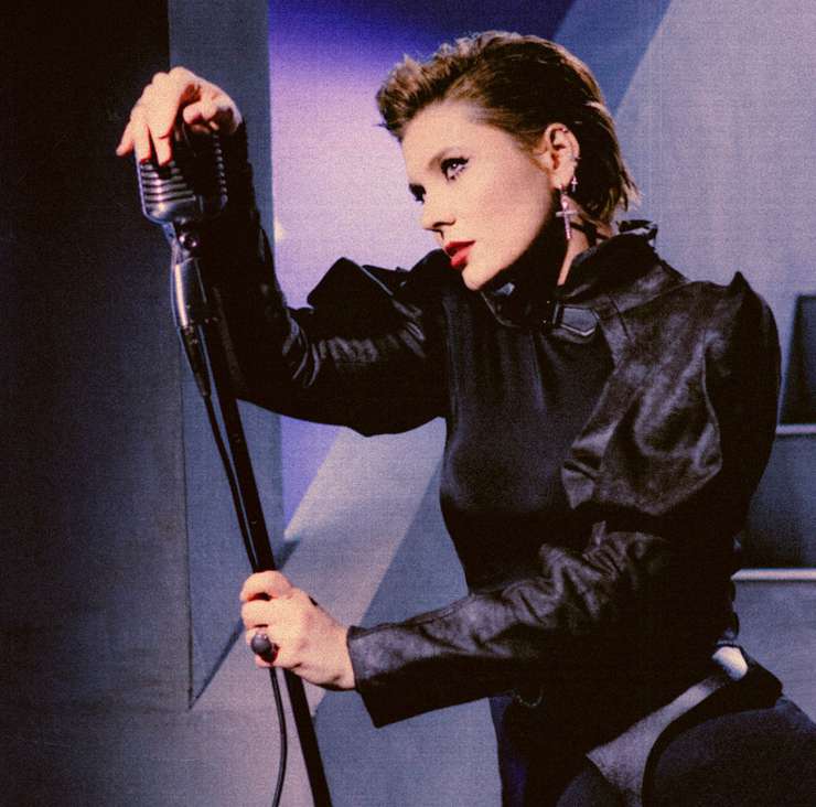 «Все песни, которые я выпустила, написаны мной. Имею в виду стихи и мелодии, аранжировки пишу на студии совместно с командой музыкантов»