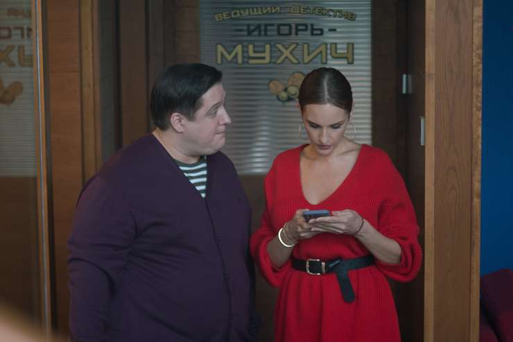 Роман Попов и Софья Каштанова. Кадр из сериала "Детективное агентство Мухича" Роман Попов и Софья Каштанова. Кадр из сериала Детективное агентство Мухича