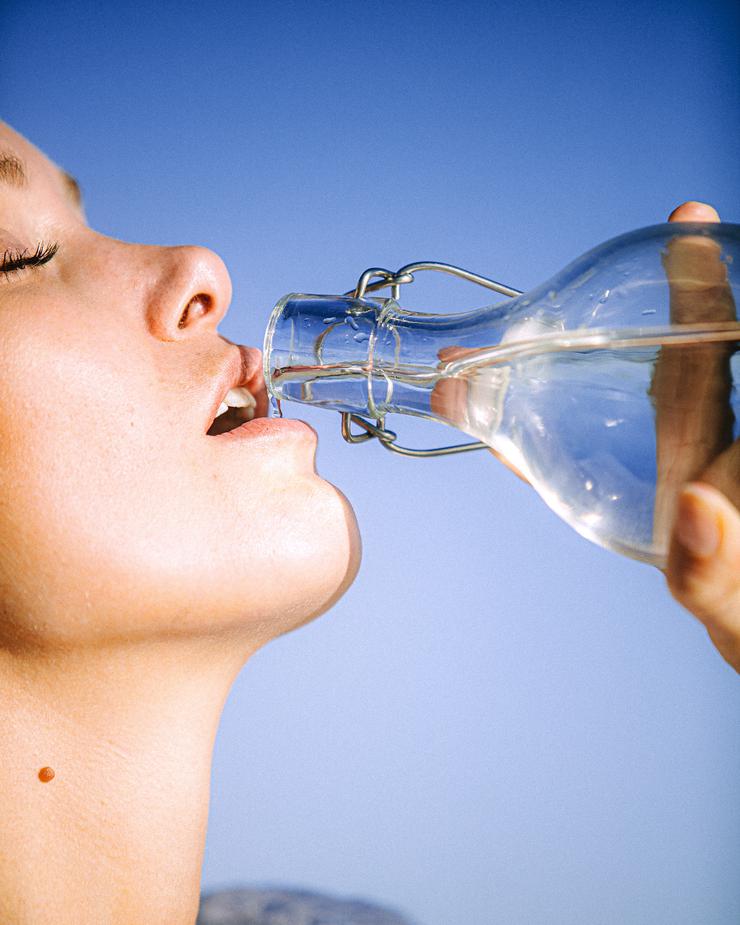 не забывайте регулярно выпивать полтора литра воды