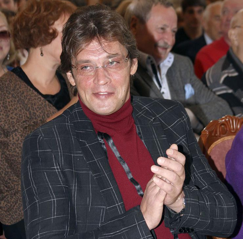 7 любопытных фактов об Александре Домогарове: коллекционер, певец и холостяк