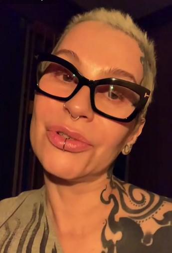 Закирова блокирует подписчиков за критику в свой адрес