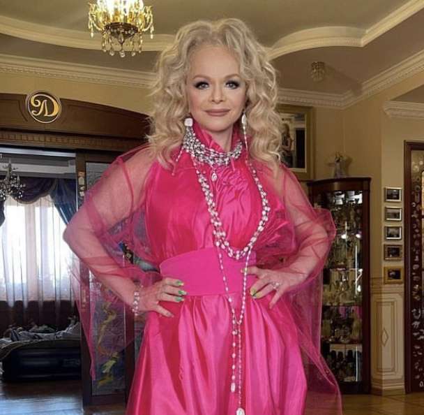 Лариса Долина