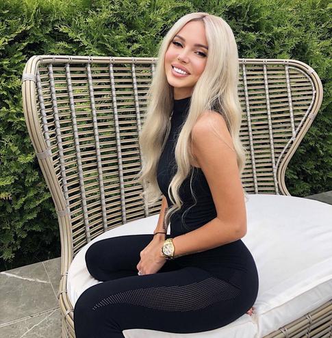 Оксана Самойлова провела экскурсию по новому особняку