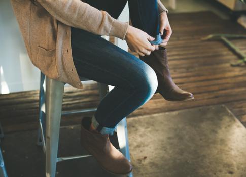 Присыпка от скрипа, прокладки от пота и еще 6 лайфхаков в уходе за обувью