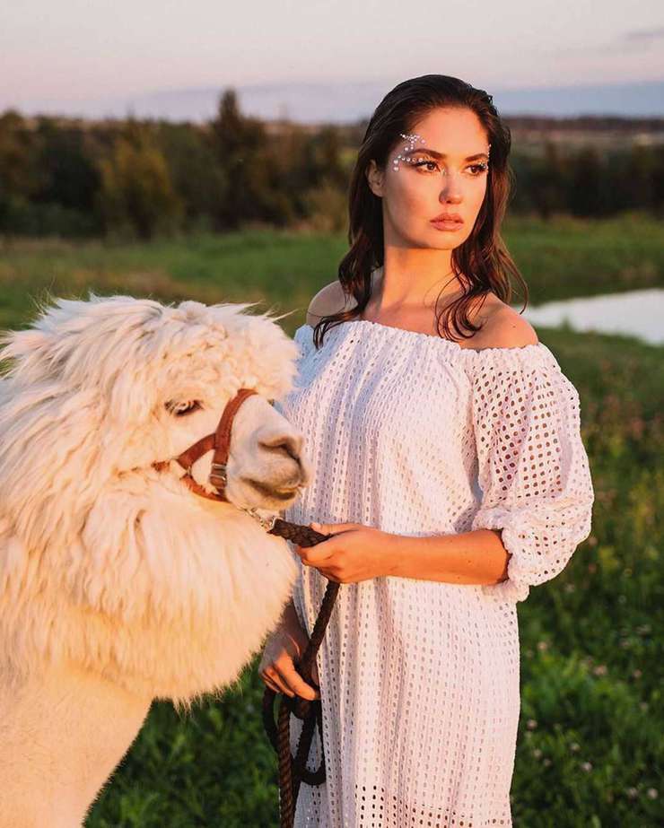 Агата Муцениеце Агата Муцениеце