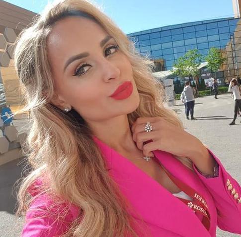 Анна Калашникова впервые рассказала об отце ребенка: «Живет где-то за границей»