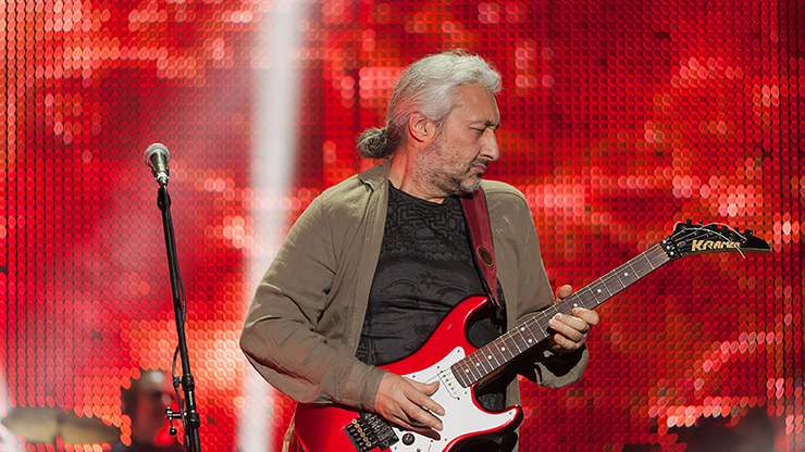 «Я многим занимался и занимаюсь для коммерции, но это вынужденная деятельность, так как я не зарабатываю достаточно своими творческими увлечениями» «Я многим занимался и занимаюсь для коммерции, но это вынужденная деятельность, так как я не зарабатываю достаточно своими творческими увлечениями»