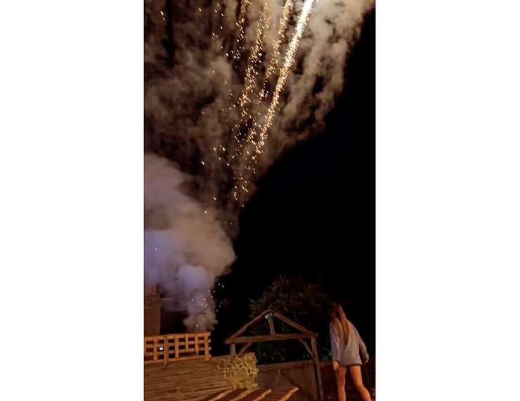 Подписчики считают, что фейерверк звезде мог устроить женатый мужчина