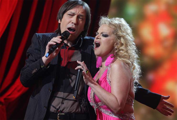 «Единственная песня, которая стала популярна в мире, — это песня Bang, которую написал и спел Носков». С Ларисой Долиной «Единственная песня, которая стала популярна в мире, — это песня Bang, которую написал и спел Носков». С Ларисой Долиной