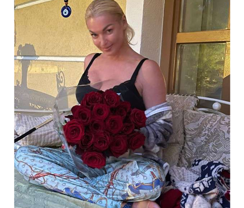 Волочкова в компании Джигурды позабыла о правилах приличия