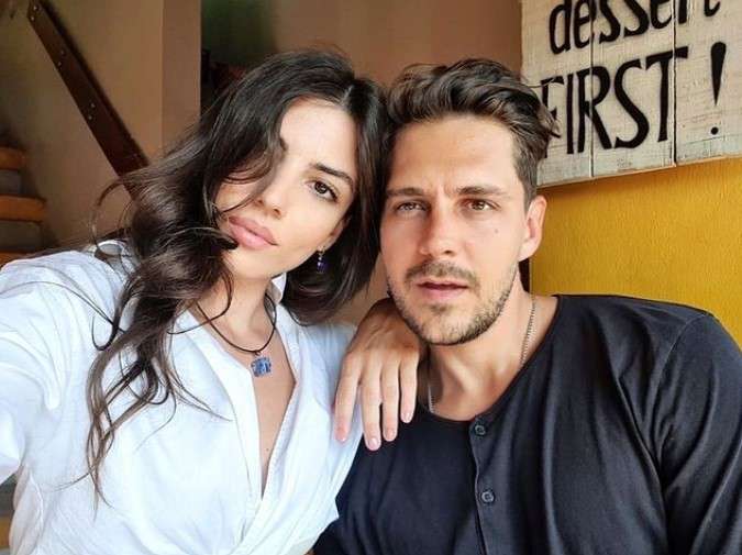 Актер поделился снимком со своей новой избранницей