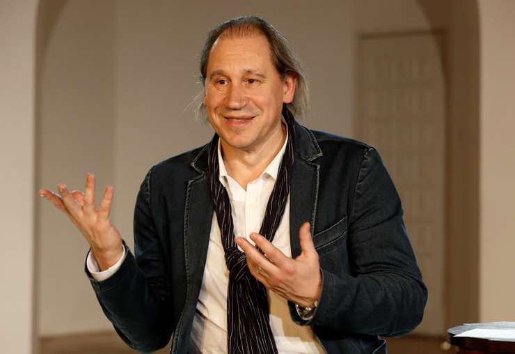 Яцко признает, что от предложений в кино часто приходится оотказываться из-за плотного графика в театре Яцко признает, что от предложений в кино часто приходится оотказываться из-за плотного графика в театре