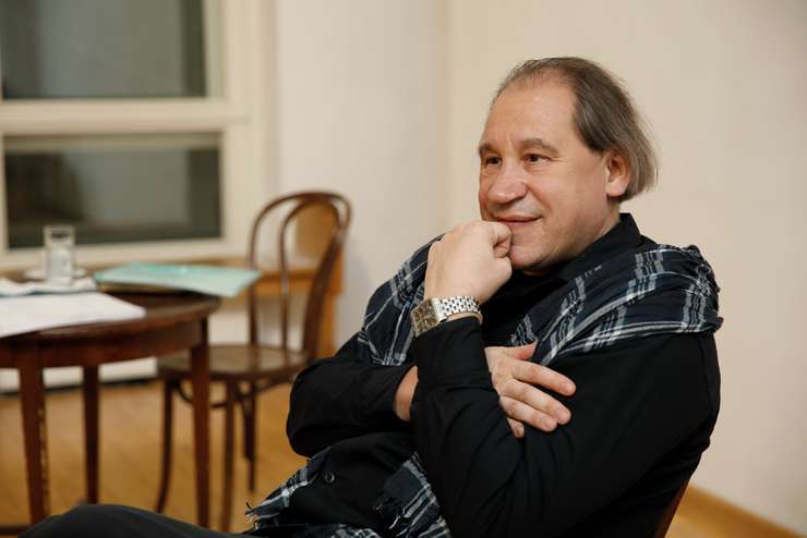 «Моя супруга, актриса Мария Зайкова, она, прежде всего, моя однокурсница и коллега по работе, мой партнер. Мы стали таковыми на сцене раньше, чем стали супругами» «Моя супруга, актриса Мария Зайкова, она, прежде всего, моя однокурсница и коллега по работе, мой партнер. Мы стали таковыми на сцене раньше, чем стали супругами»