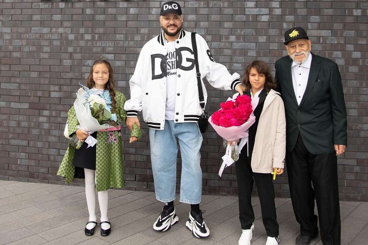 Филипп Киркоров с детьми и отцом