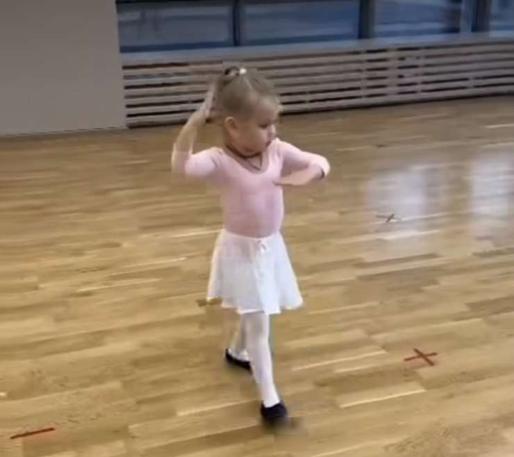 Звезда показала, как ее наследница танцует вальс