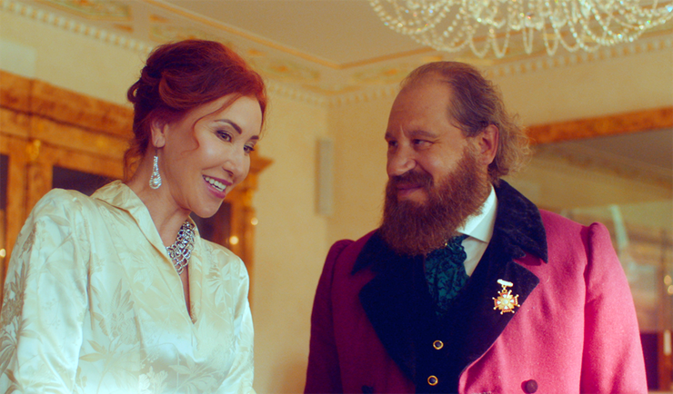 В трагикомедии «Лебединое озеро» актера привлек "калейдоскоп костюмов, яркий грим с бородой, превращения внешности"